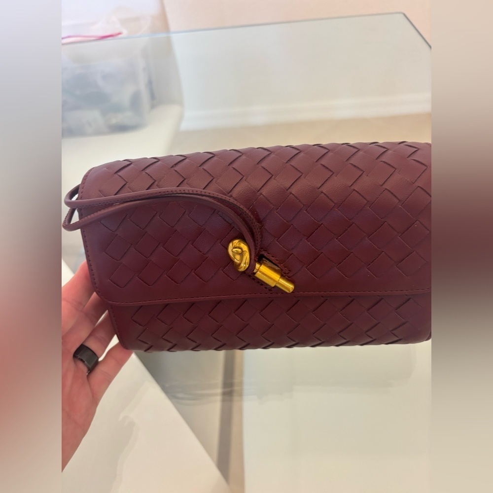 Elegant Burgundy Woven Vegan Crossbody Bag Or Clutch Burgundy With Gold Hardware - Picture 9 of 9